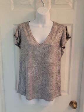 White House Black Market V-Neck Flutter Sleeve Top in Light Gray Pattern